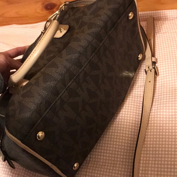 USED ONCE MICHAEL KORS SATCHEL - Picture 3 of 5